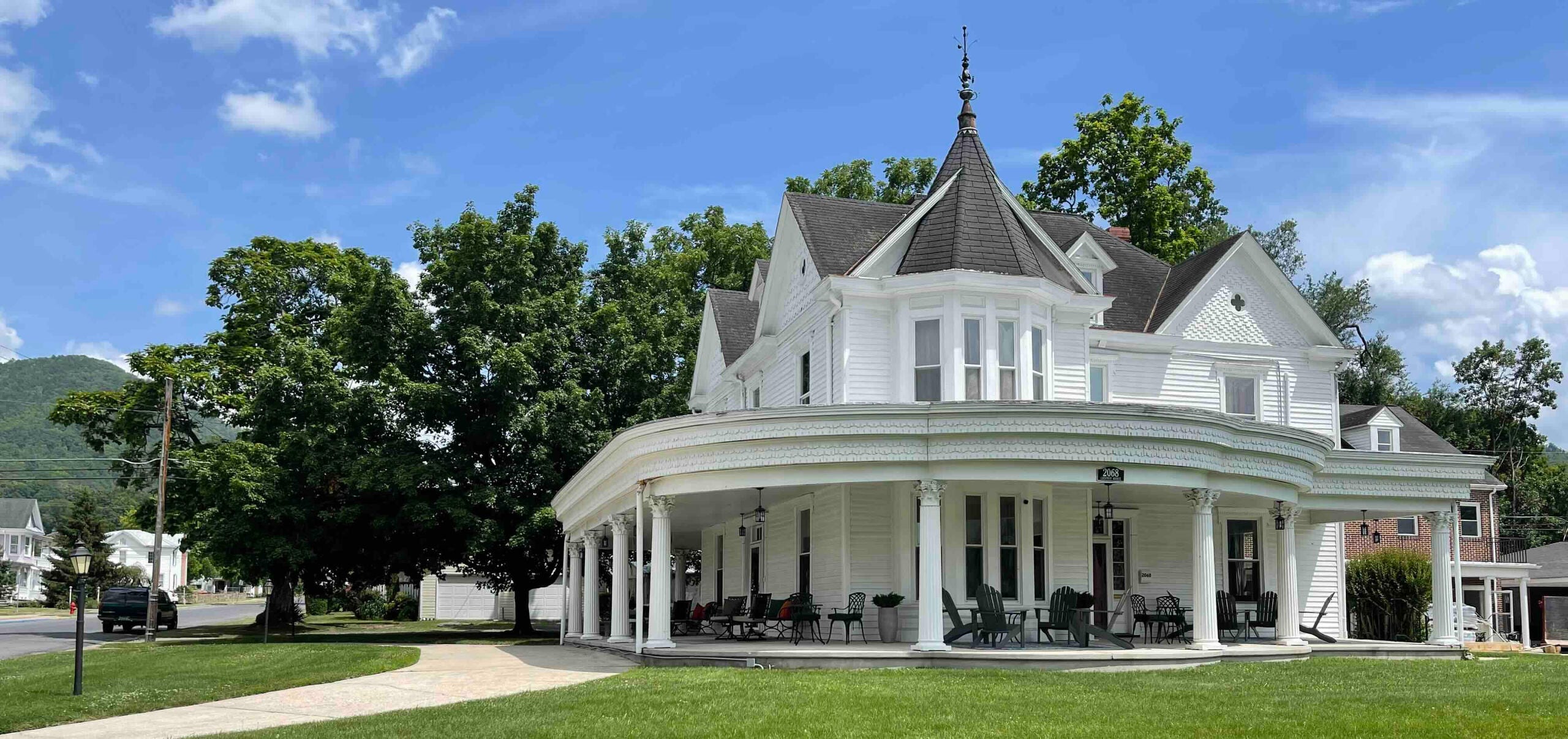Blue Ridge Abbey Bed and Breakfast in Buena Vista, Virginia